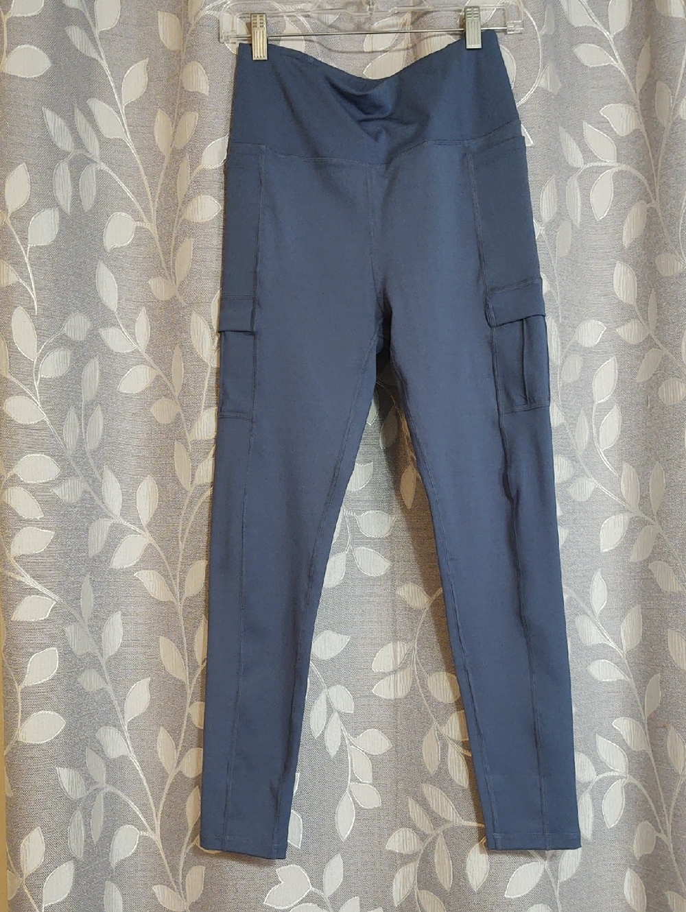 Legend Women's High-Rise Navy Cargo Leggings size M